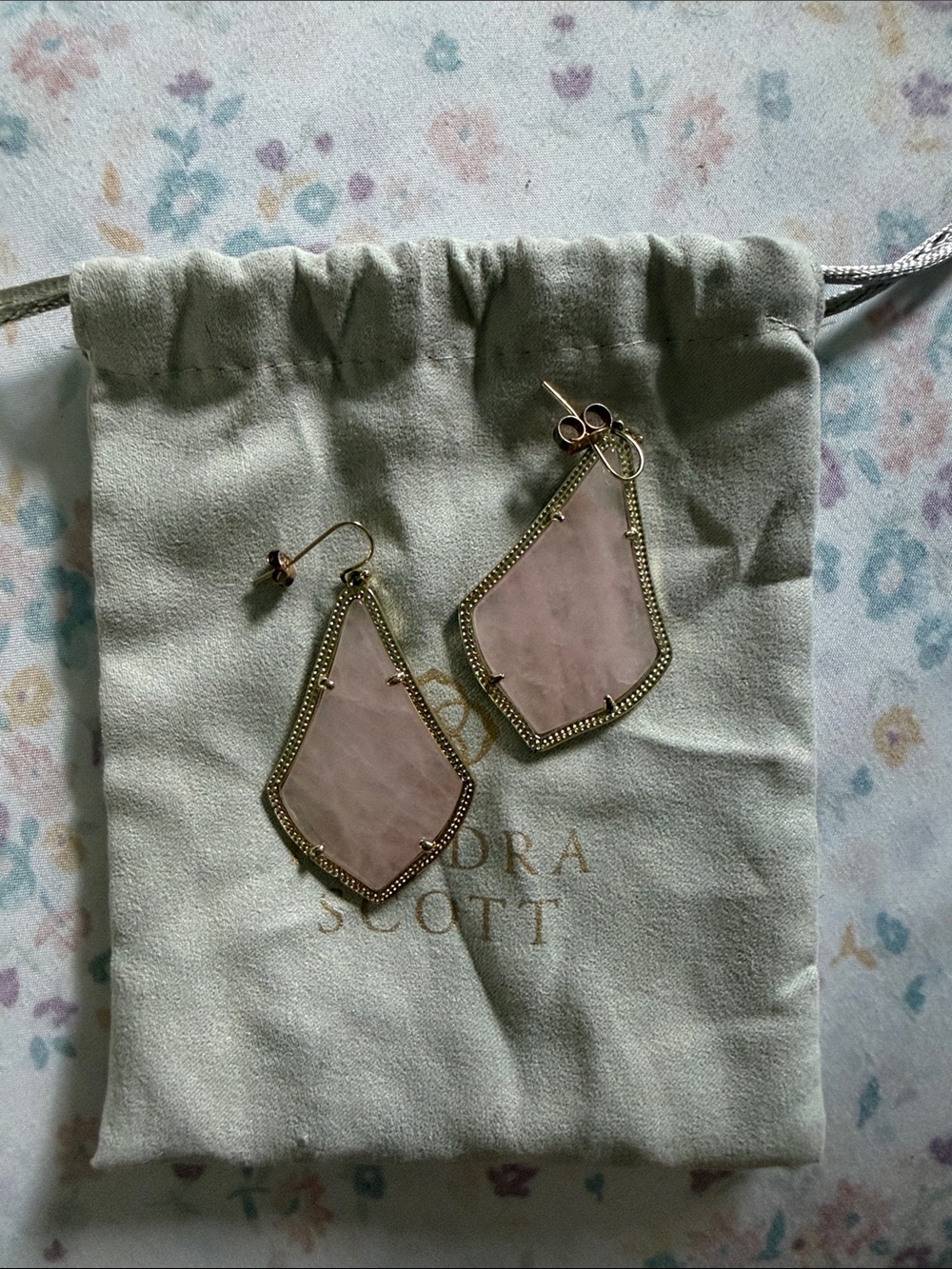 Kendra Scott Rose Quartz. Alex Drop Earrings.